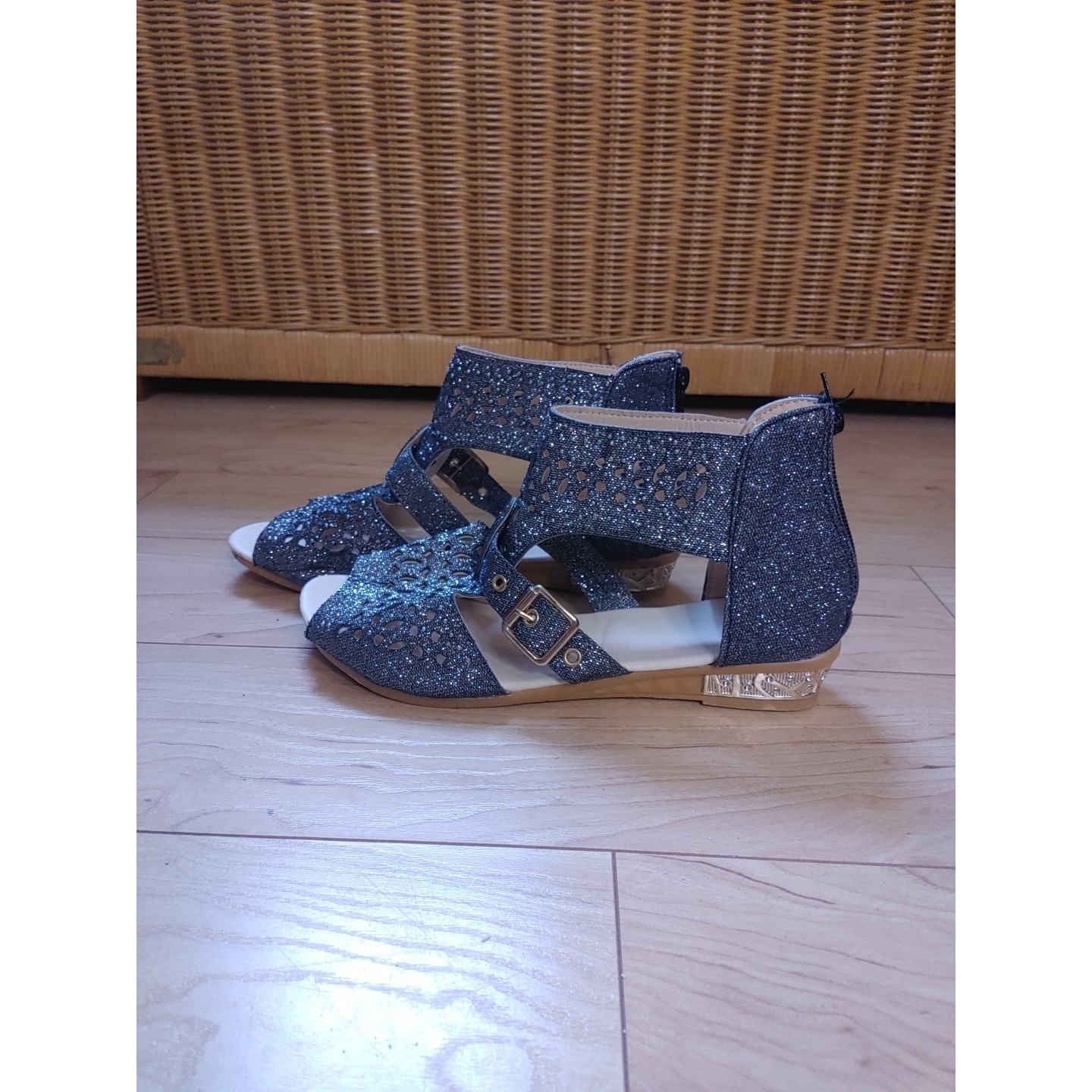 Cute Silver Sparkling Dress Sandals. Boho Buckle Zip Closure Sz41